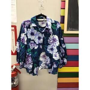 Beautiful by Lawrence zarian size small floral button down blouse size small new